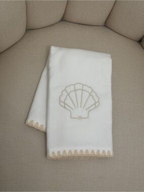 Weezie Towels SAND SHELL STITCHED GUEST TOWEL